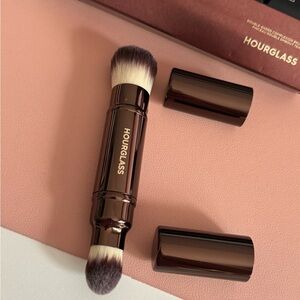 Hourglass Retractable Double Ended Complexion Brush